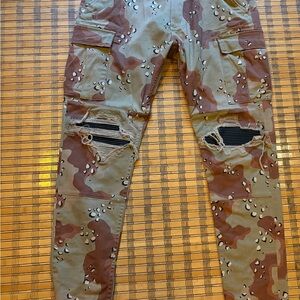 Amiri Distressed Ripped Camo Cargo Jeans Zipper Fly Pants 34 x 31